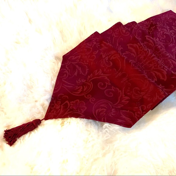 ❤️ Red Table Runner ❤️ - Picture 7 of 8